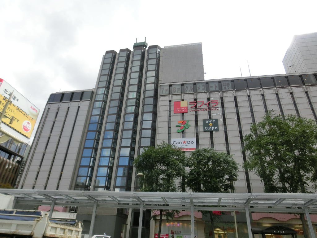 ショッピングセンター　ファッション＆ライフシティススキノラフィラ（ショッピングセンター）まで490m