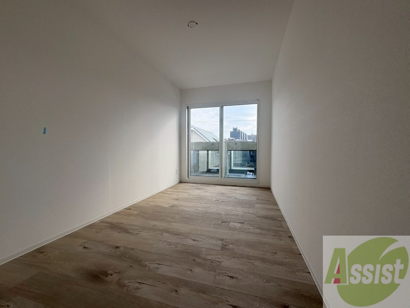 その他部屋・スペース　こちらのお部屋は光が差し込む、温かみのあるお部屋です。