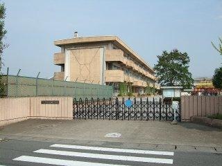 小学校　小山市立小山城北小学校（小学校）まで1002m
