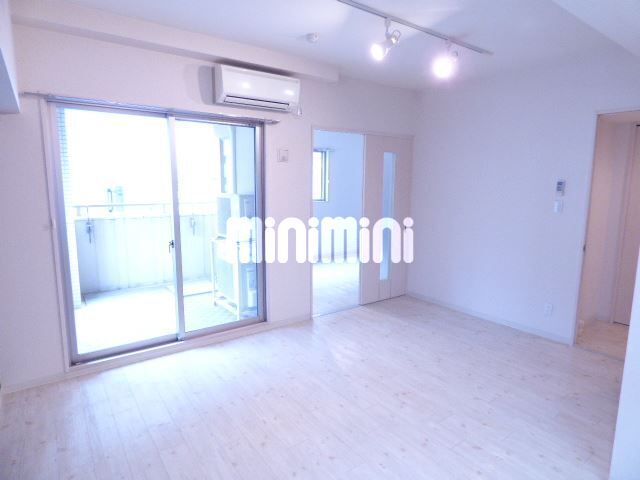 居室・リビング　広々とした１３帖のリビング