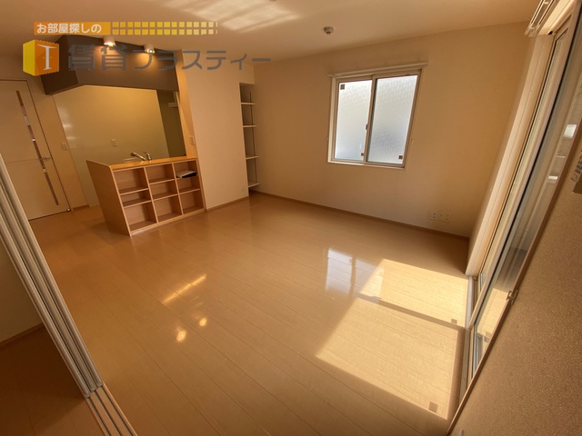 居室・リビング　風の通りも日の当たりも気持ちの良いお部屋