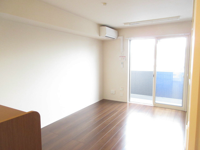 居室・リビング　参考別部屋反転写真