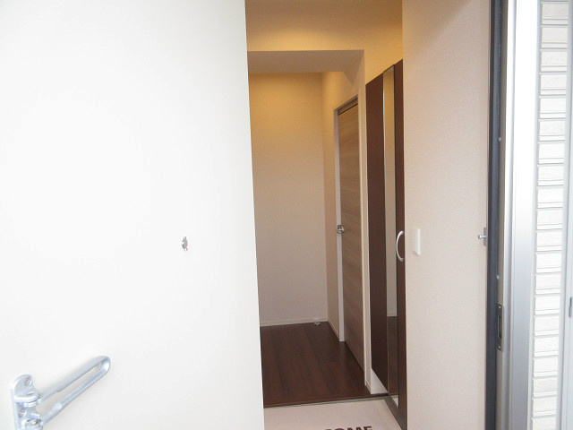 玄関　参考別部屋反転写真