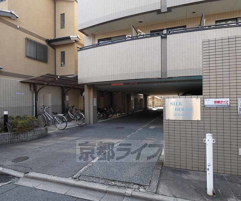 その他共有部分　建物入口です。