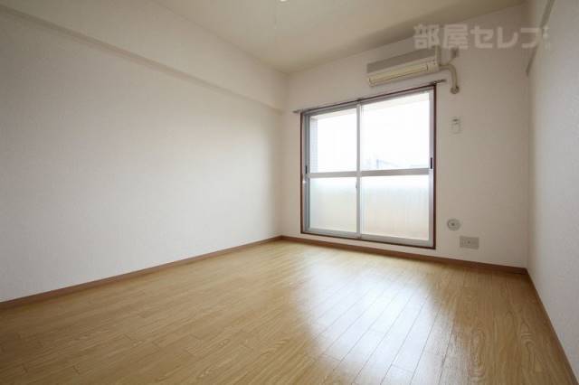 居室・リビング　光溢れるお部屋です