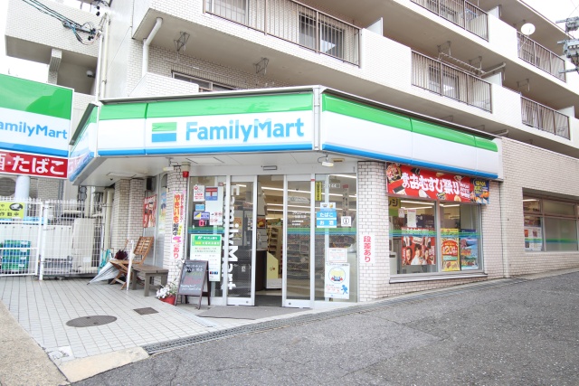コンビニ　ファミリーマート　一社駅北店（コンビニ）まで500m