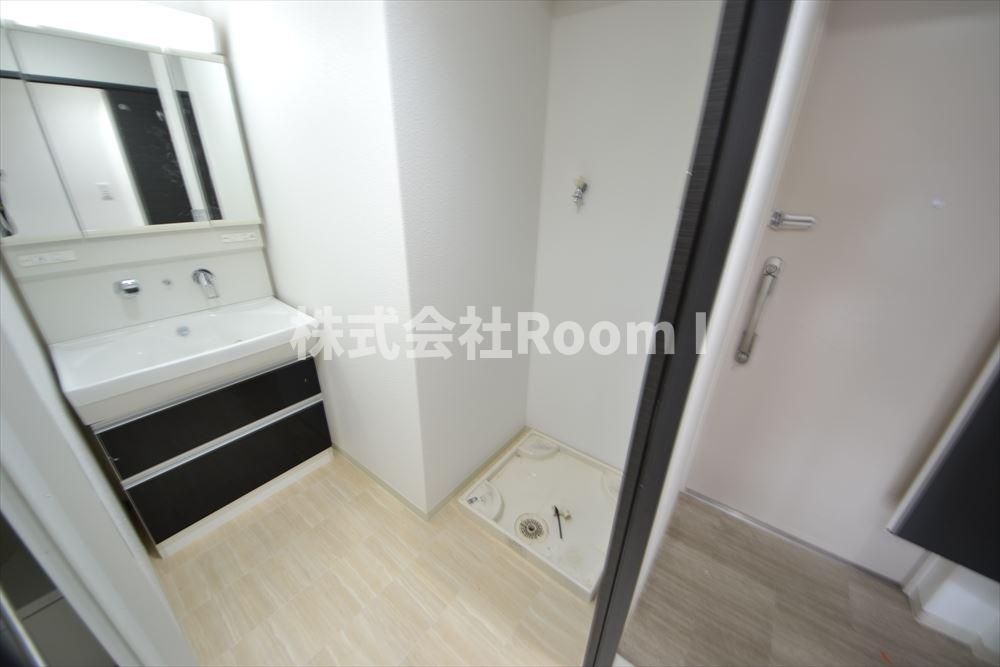 洗面設備　明るい洗面所です