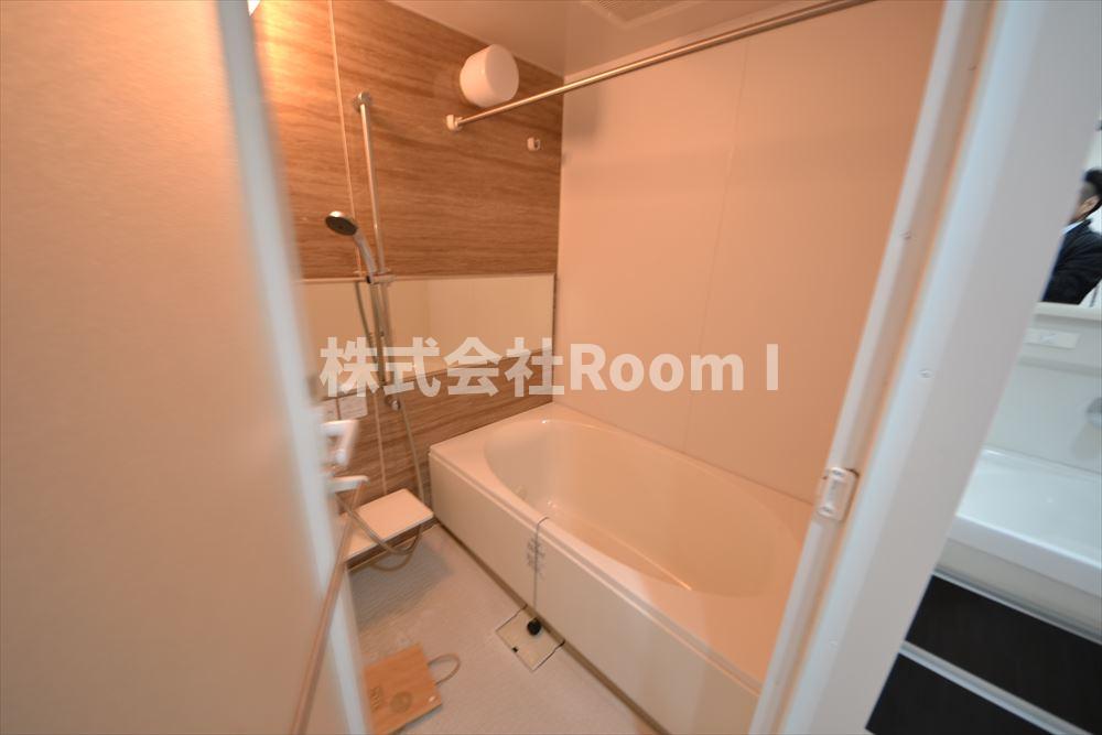 バス・シャワールーム　落ち着いた空間のお風呂です