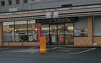 コンビニ　セブンイレブン（コンビニ）まで431m