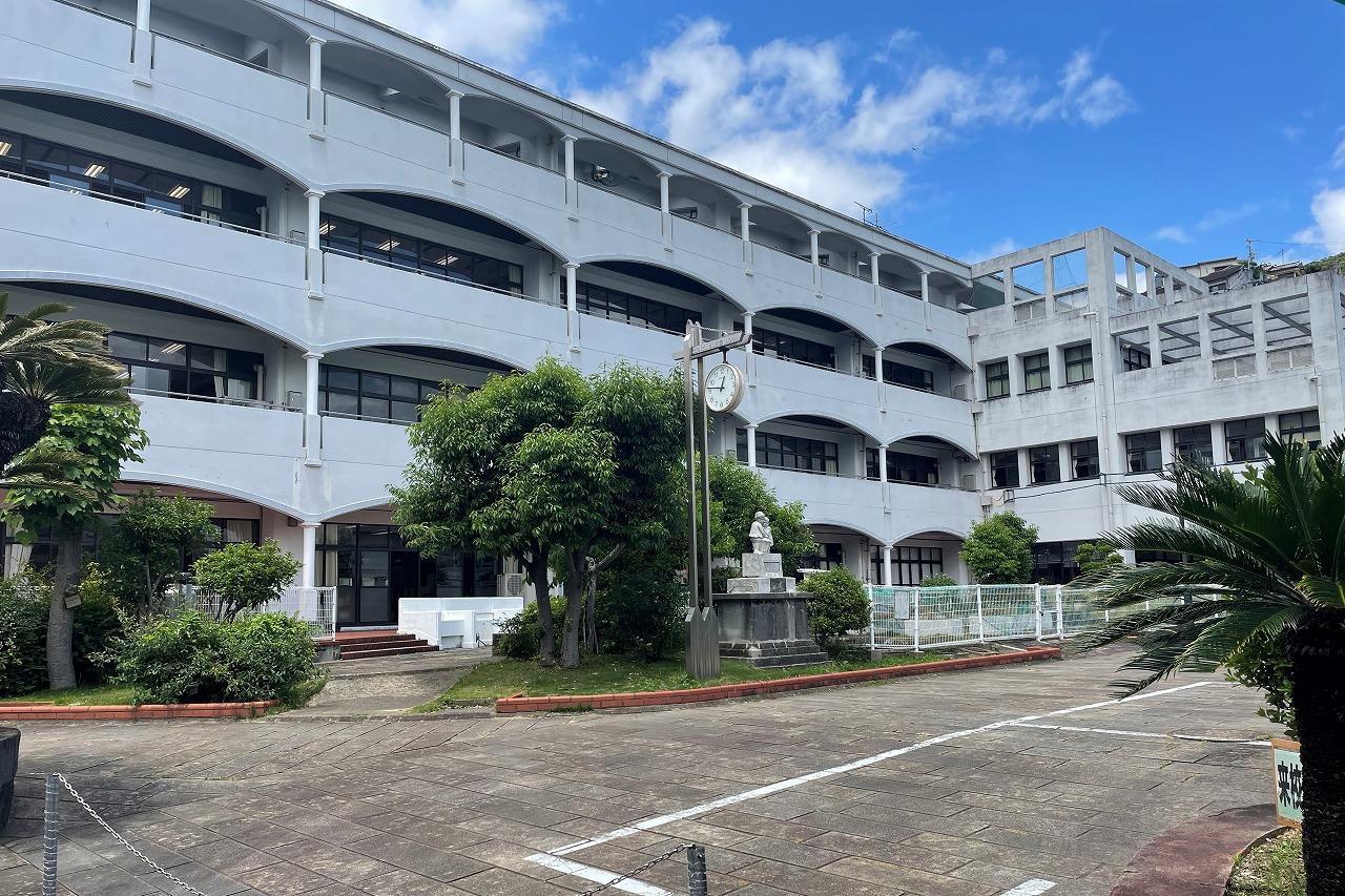 小学校　長崎市立銭座小学校（小学校）まで551m