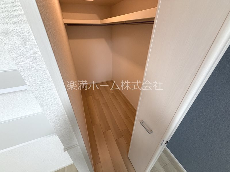 収納　ウオークインクローゼット♪