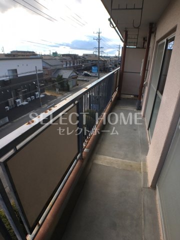 バルコニー　陽当たり良好なバルコニーです