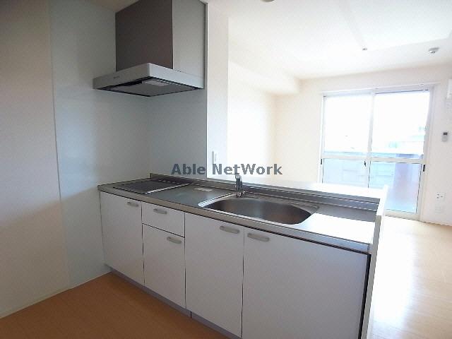 キッチン　※同型参考写真