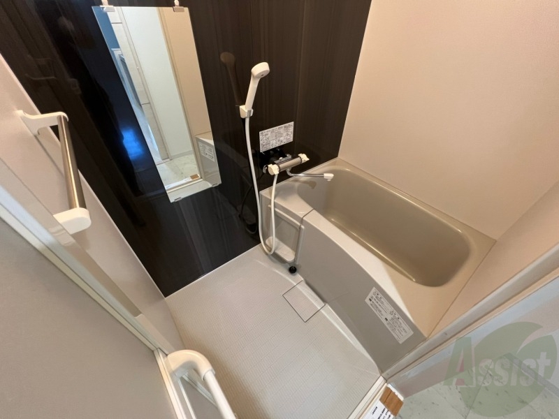 バス・シャワールーム　お風呂になります。一日の疲れを癒してくださいね。