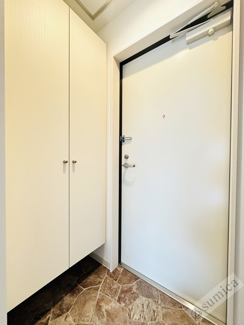 玄関　シューズボックスの下が抜けている。。。ここ重要！！