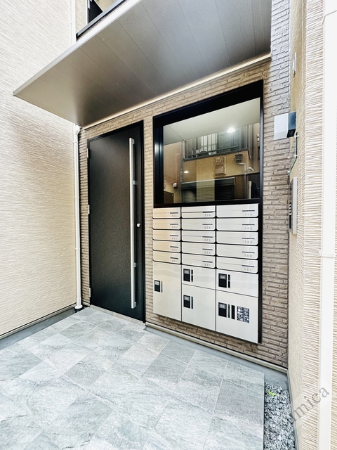 エントランス　明るいエントランスであなたのお帰りをお待ちします＾＾