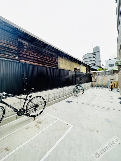 駐車場　ゆったりとした駐輪場、出発もお帰りもスムーズに♪