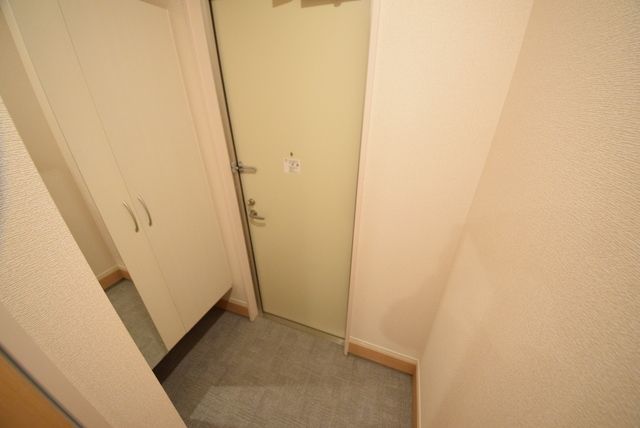 玄関　※別号室参考写真です