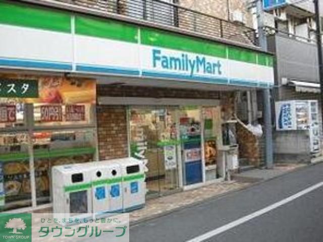 コンビニ　ファミリーマート浮間中央通り店（コンビニ）まで307m