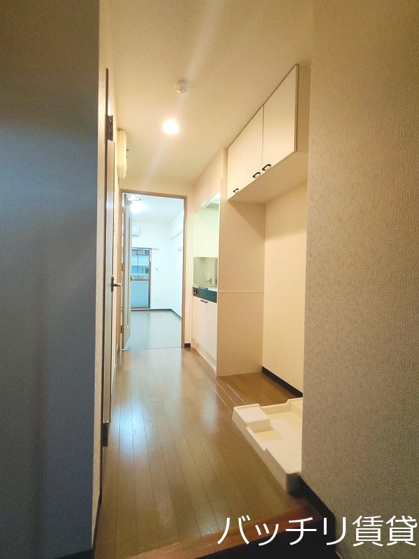 玄関　別号室写真の為、現況を優先致します。