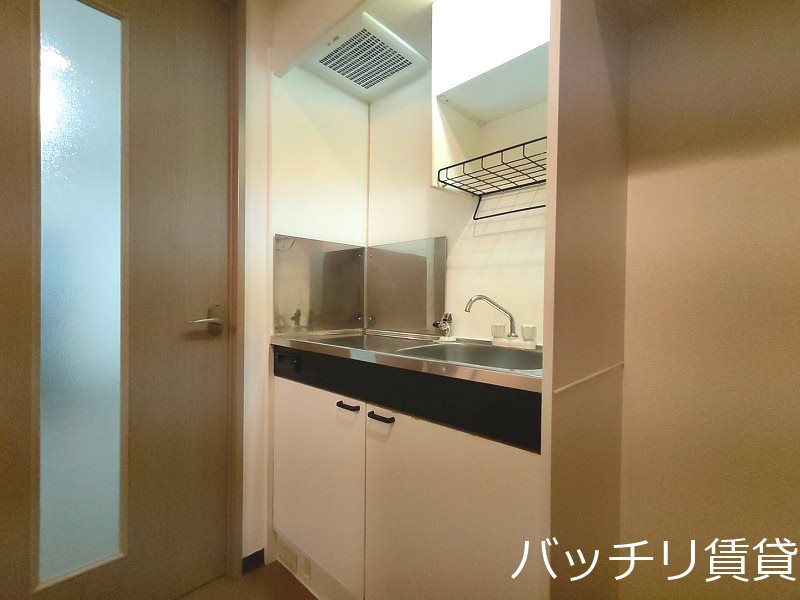 キッチン　別号室写真の為、現況を優先致します。