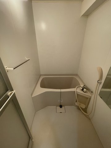 バス・シャワールーム　イメージとして同マンション他部屋を表示しています