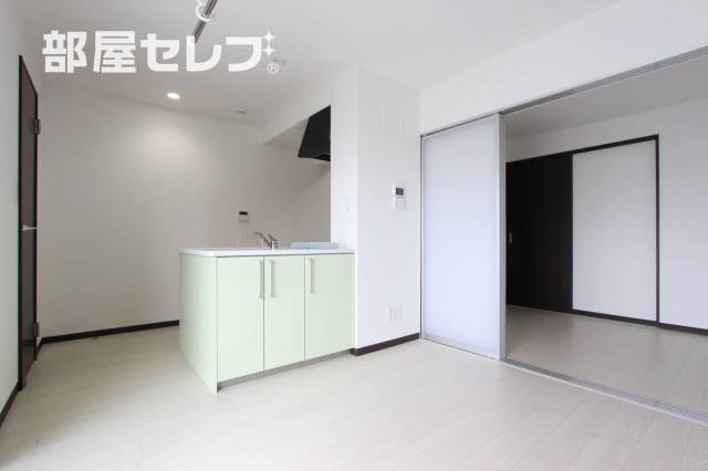 その他　※階によりアクセントクロスが異なります。（５０１号室写真）