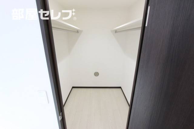 収納　※階によりアクセントクロスが異なります。（５０１号室写真）