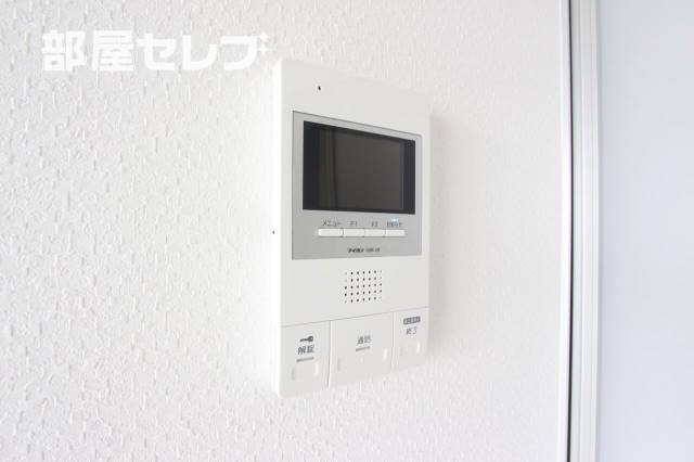 セキュリティ　※階によりアクセントクロスが異なります。（５０１号室写真）