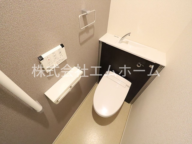 トイレ　温水洗浄便座付トイレ