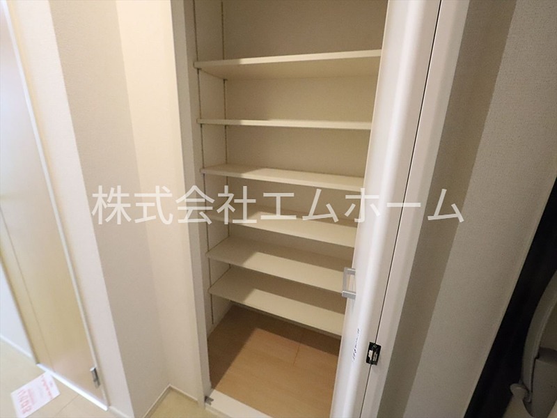 玄関　玄関　シューズインクローク