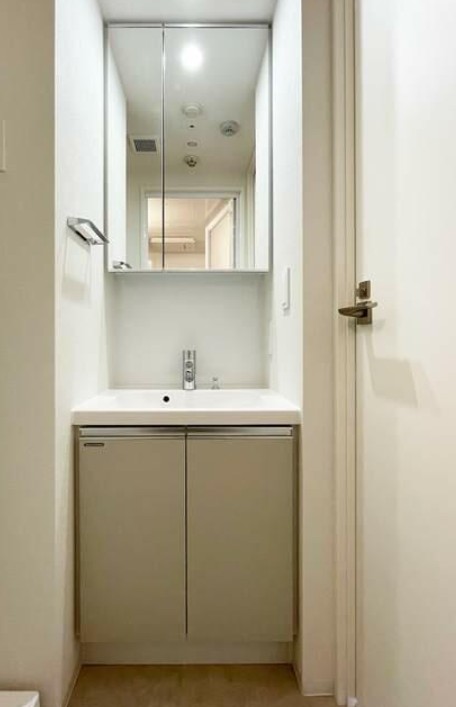 洗面設備　※別部屋の参考写真です。