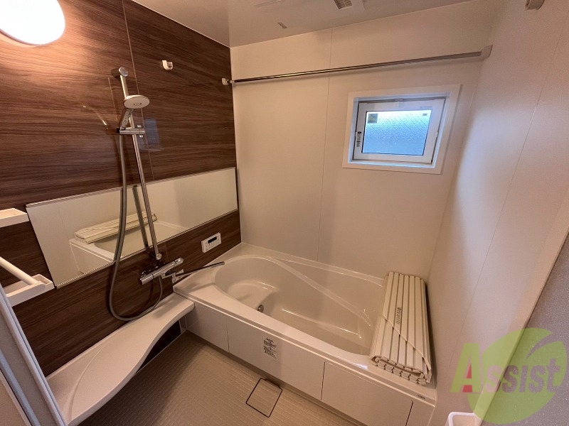 バス・シャワールーム　浴槽付きのお風呂です。ここで一日の疲れを癒しましょう。