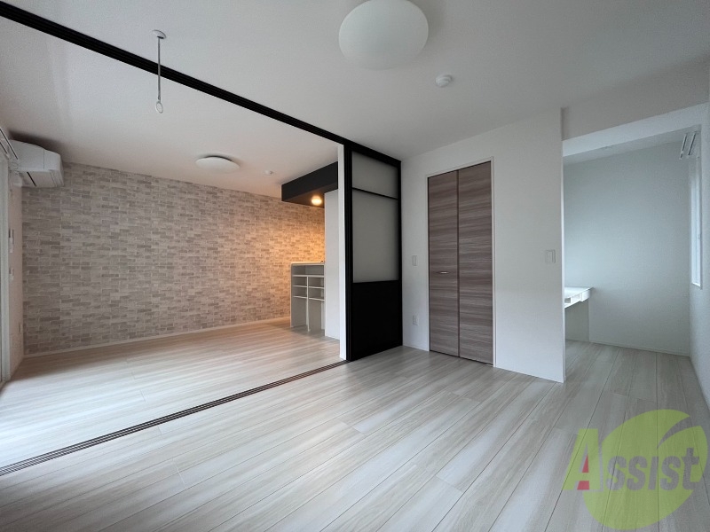 その他部屋・スペース　寝室には窓があるので、朝の目覚めが良さそうです。