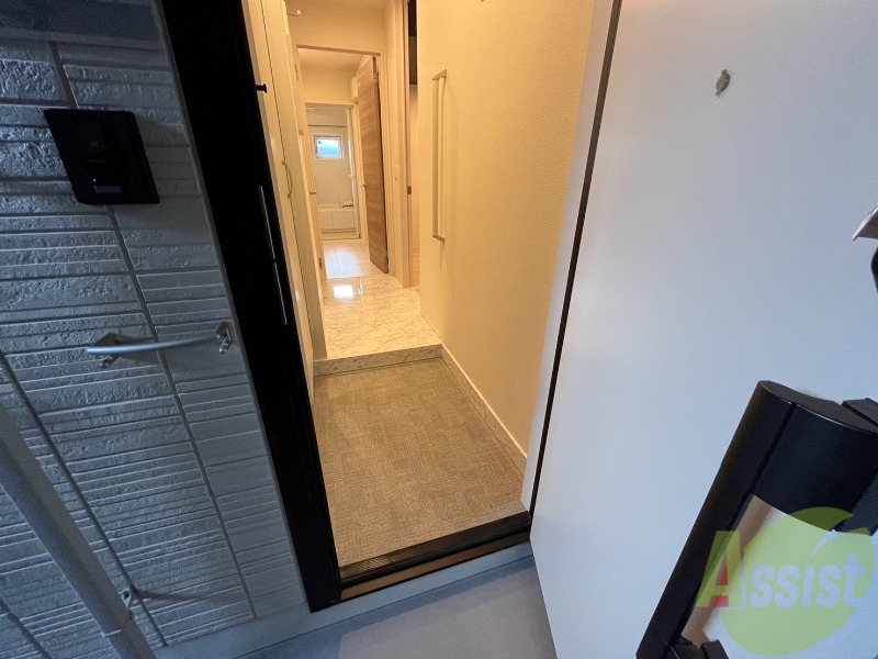 玄関　仕事から帰って迎えてくれるのはスタイリッシュな玄関です。