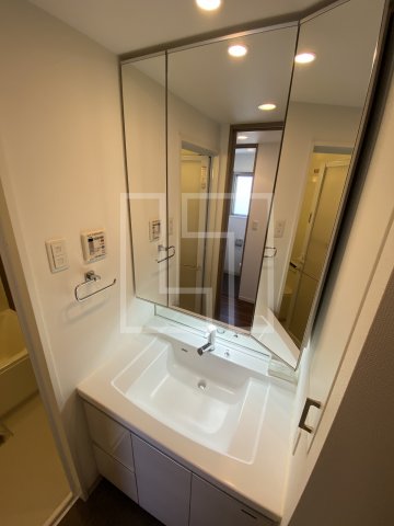 洗面設備　パークアクシス大阪新町　独立洗面化粧台