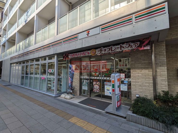 コンビニ　セブンイレブン渋谷本町1丁目店（コンビニ）まで30m