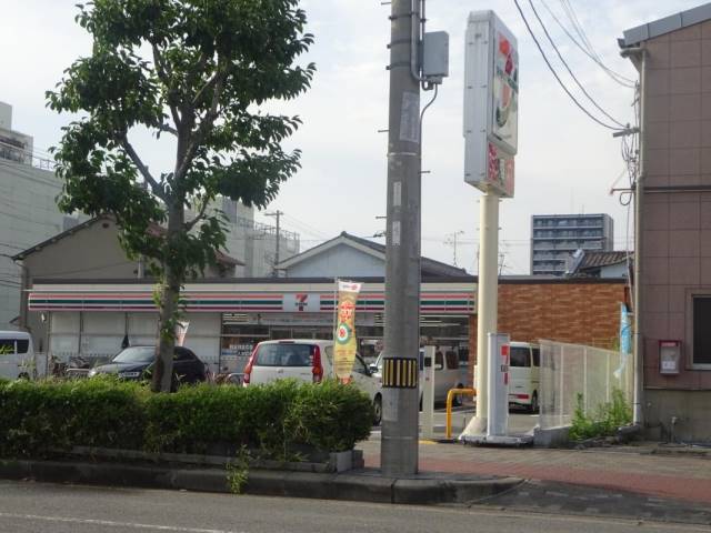 コンビニ　セブンイレブン（コンビニ）まで412m