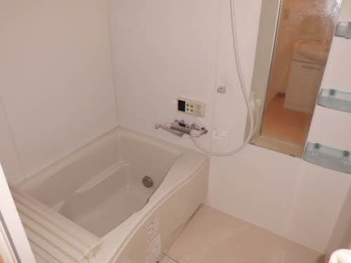 バス・シャワールーム　別号室の写真です（反転）