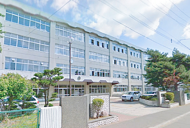 中学校　札幌市立柏丘中学校（中学校）まで829m
