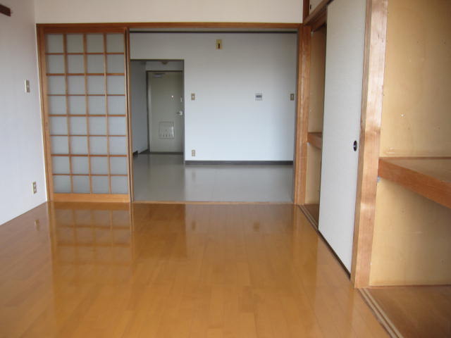 フォーシーズン連坊の居間写真