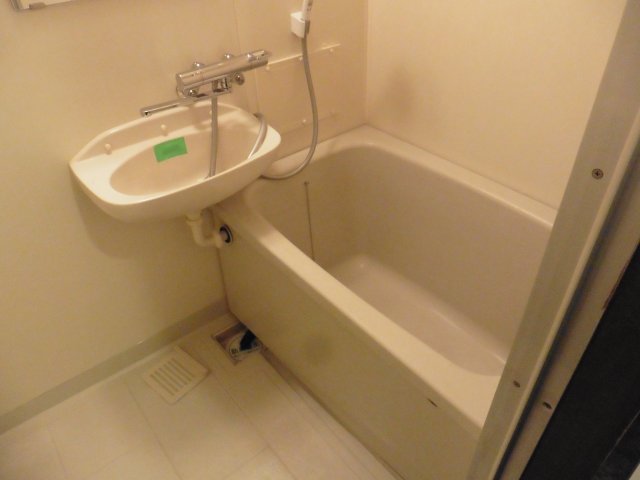 バス・シャワールーム　102別部屋参考写真