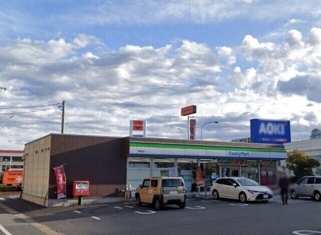 コンビニ　ファミリーマート幕張町店（コンビニ）まで647m