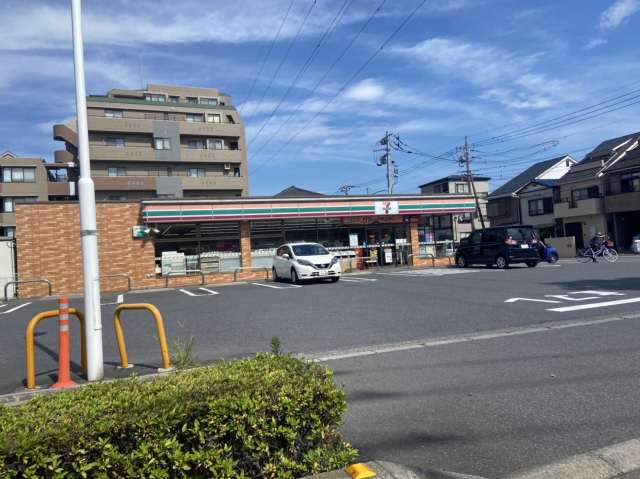 コンビニ　セブン－イレブン草加吉町１丁目店（コンビニ）まで522m