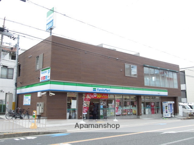 コンビニ　ファミリーマート（コンビニ）まで529m