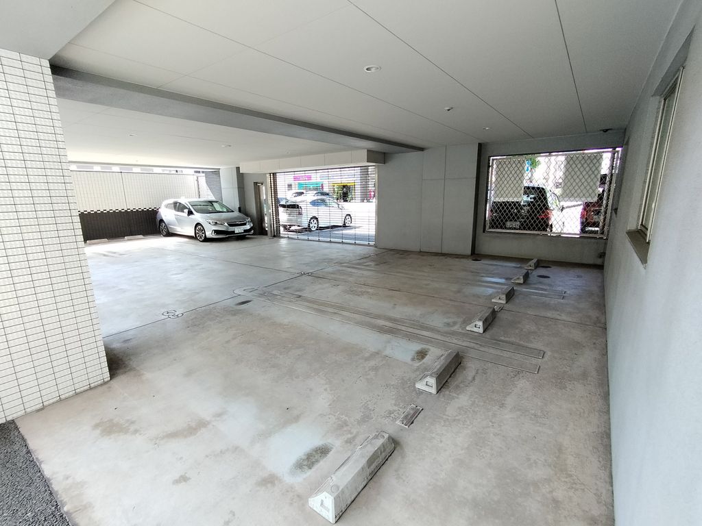 駐車場　駐車場