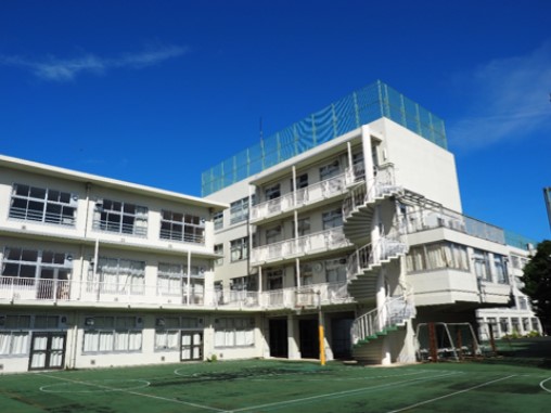 中学校　文京区立第十中学校（中学校）まで595m