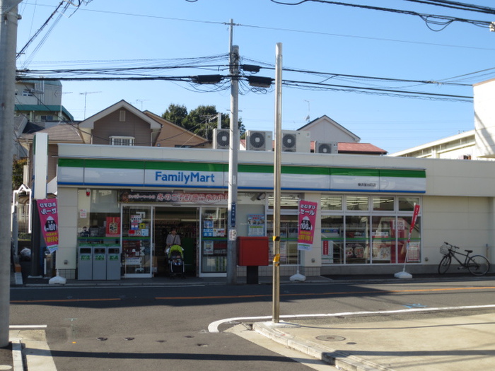 コンビニ　ファミリーマート 横浜釜台町店（コンビニ）まで902m
