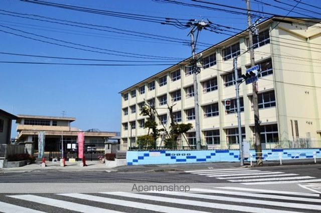 中学校　第二中学校（中学校）まで800m
