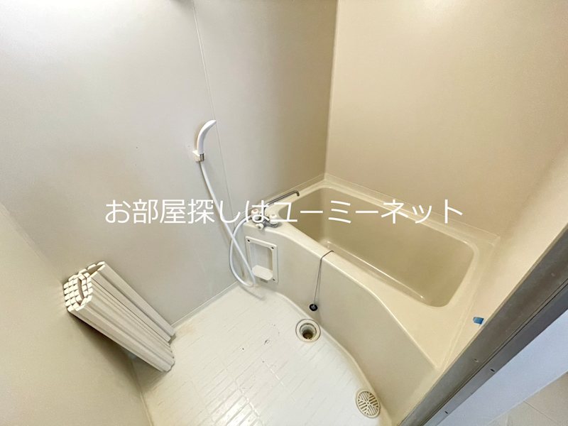 バス・シャワールーム　清掃前の写真です